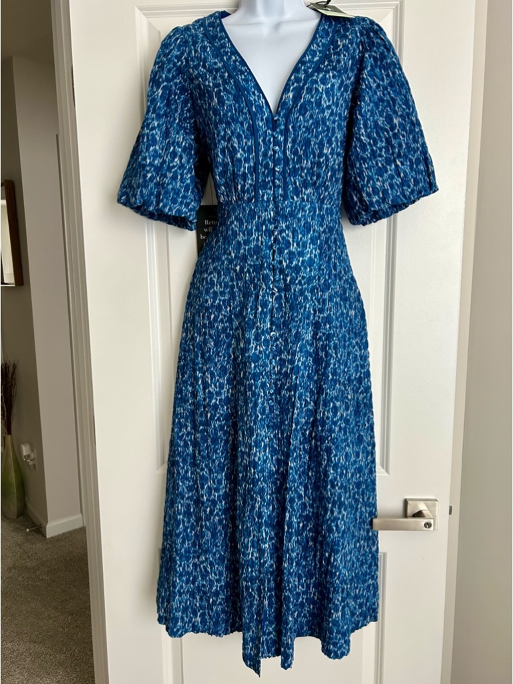 BNWT - Tuckernuck Blue Printed V-Neck Midi Dress - Picture 5 of 11